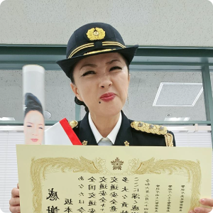 『ファミリー交通安全のつどい』にて一日警察署長を務めました。